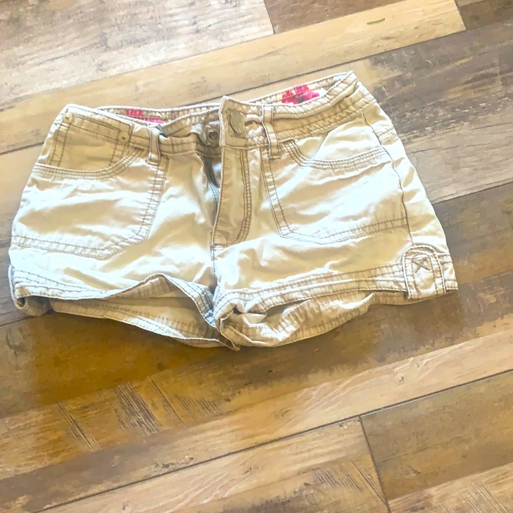 Khaki slim shorts